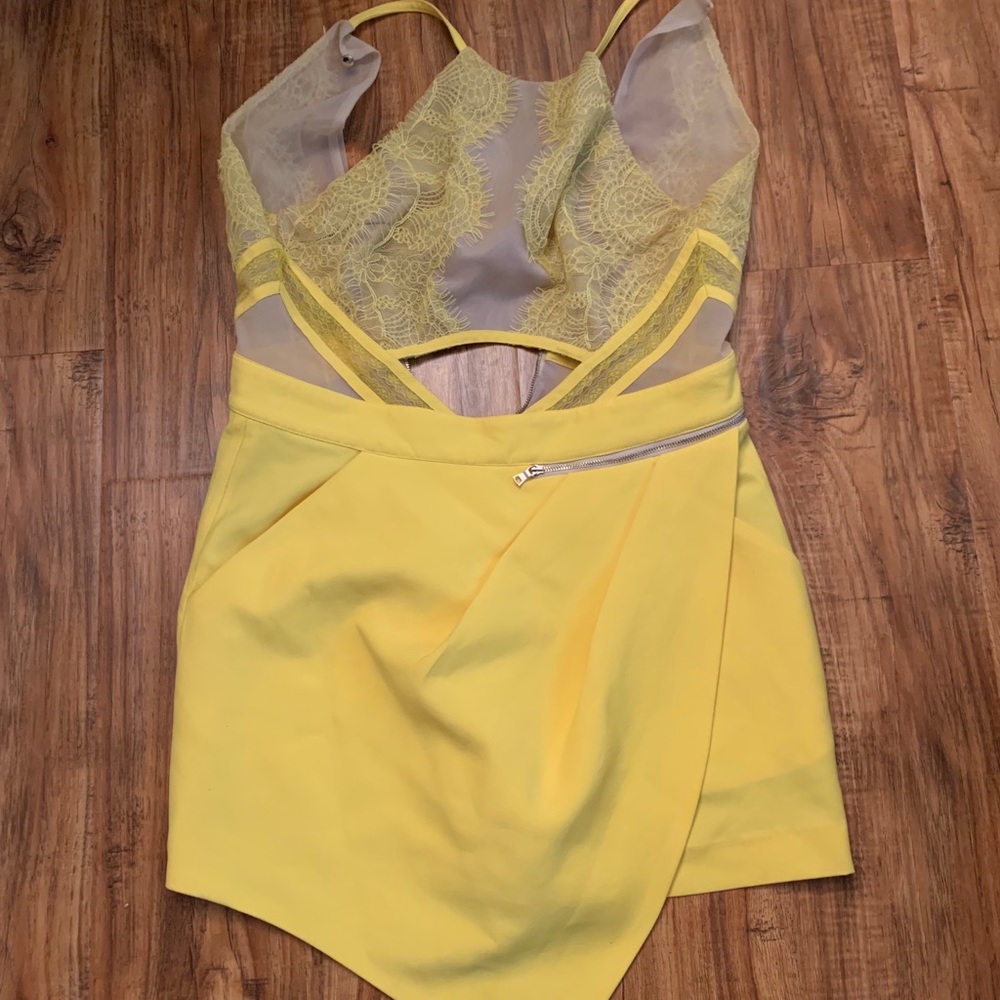 Used Three Floor Size 8 Yellow Romper